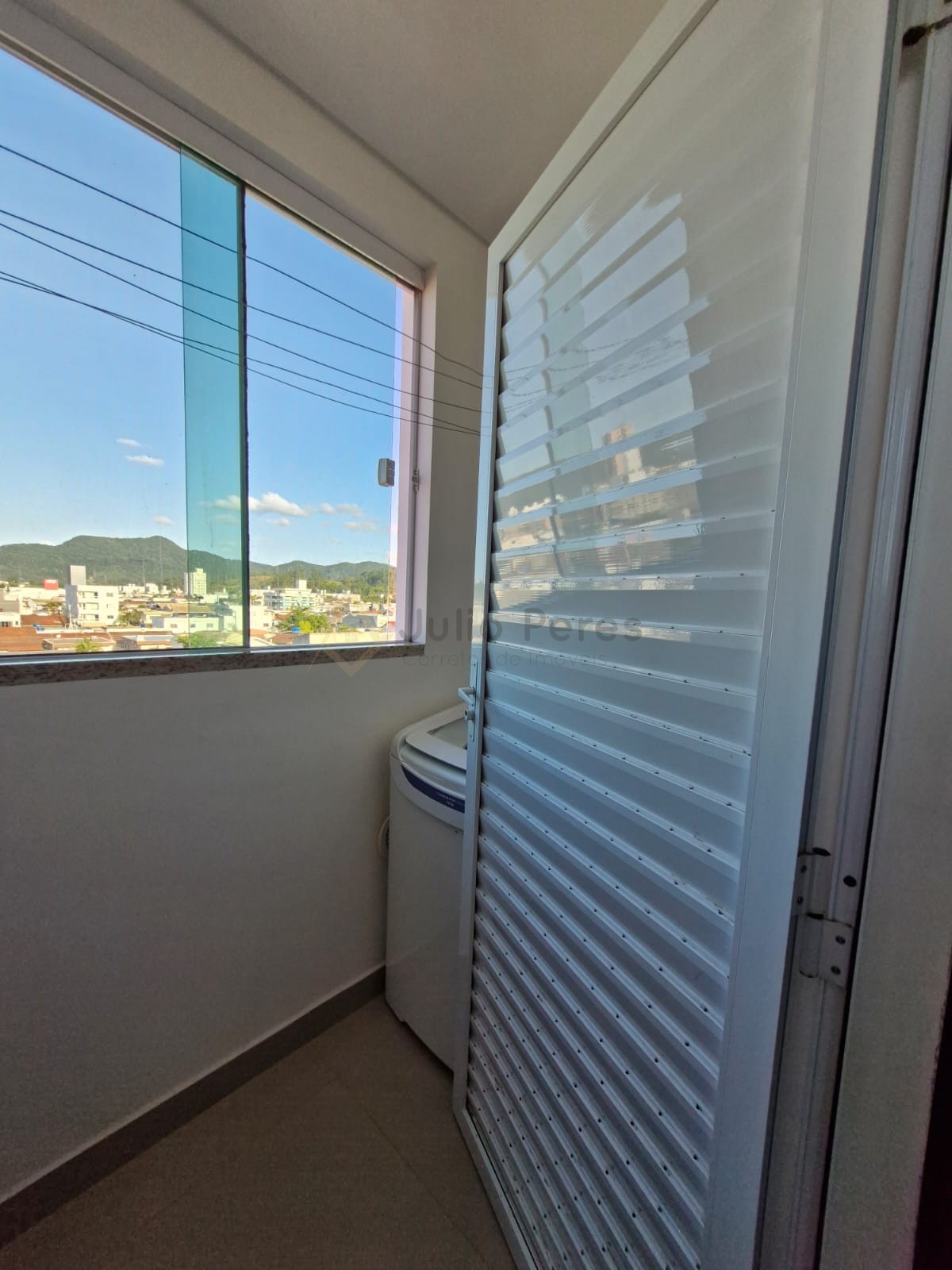 Apartamento no bairro Lídia Duarte em Camboriú