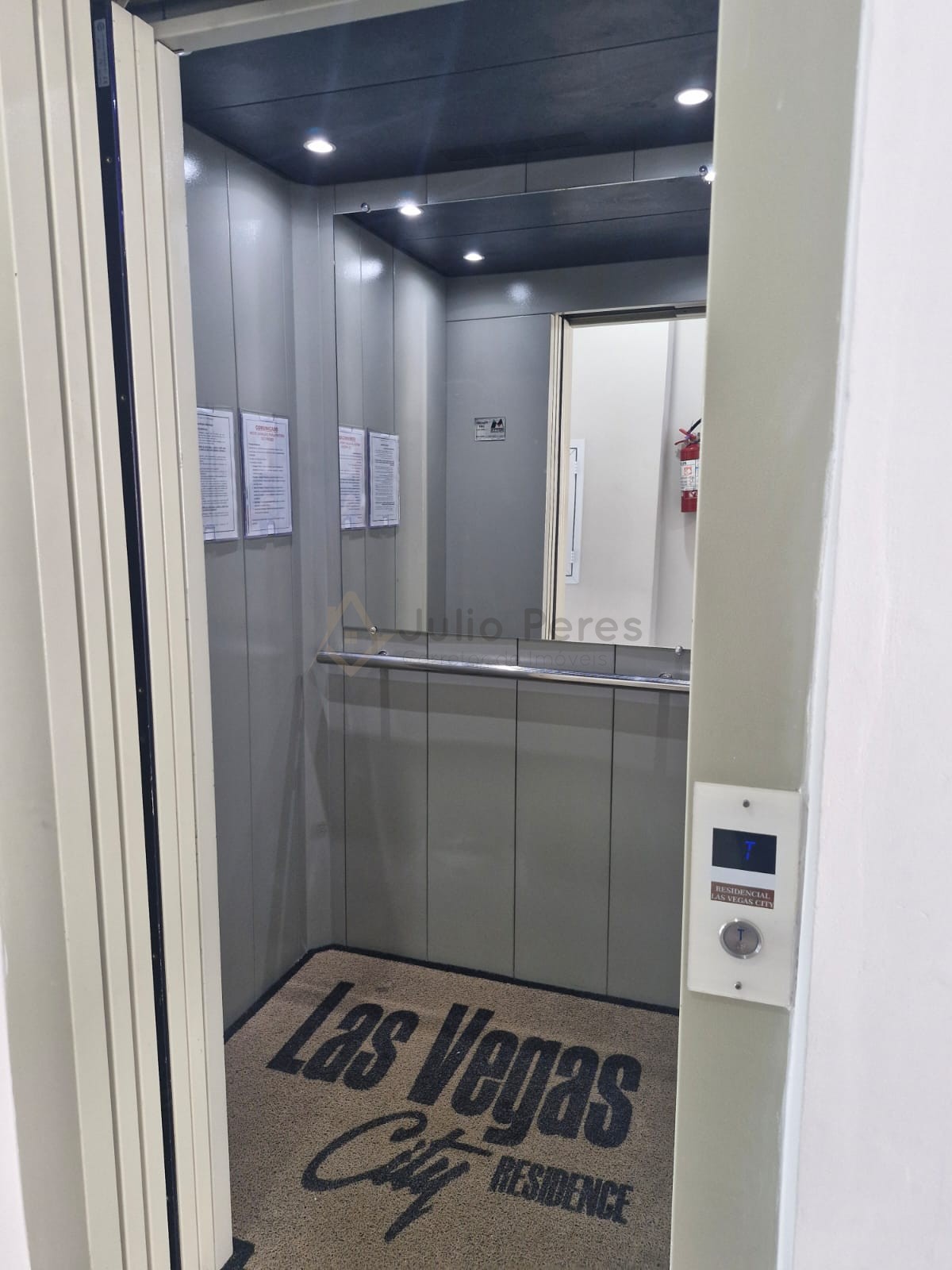 Apartamento no bairro Lídia Duarte em Camboriú